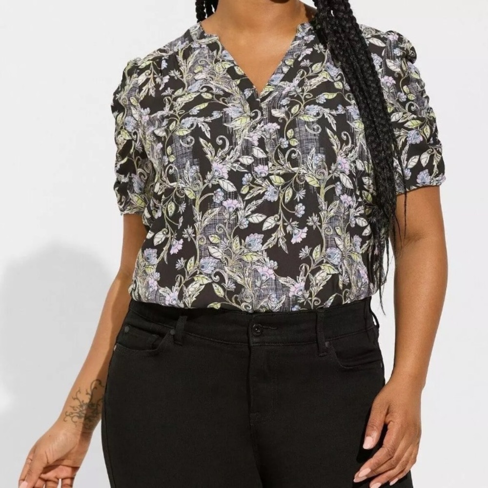Torrid Harper Short Sleeve Floral Black‎ Blouse Top Plus Size 2 XXL V-Neck